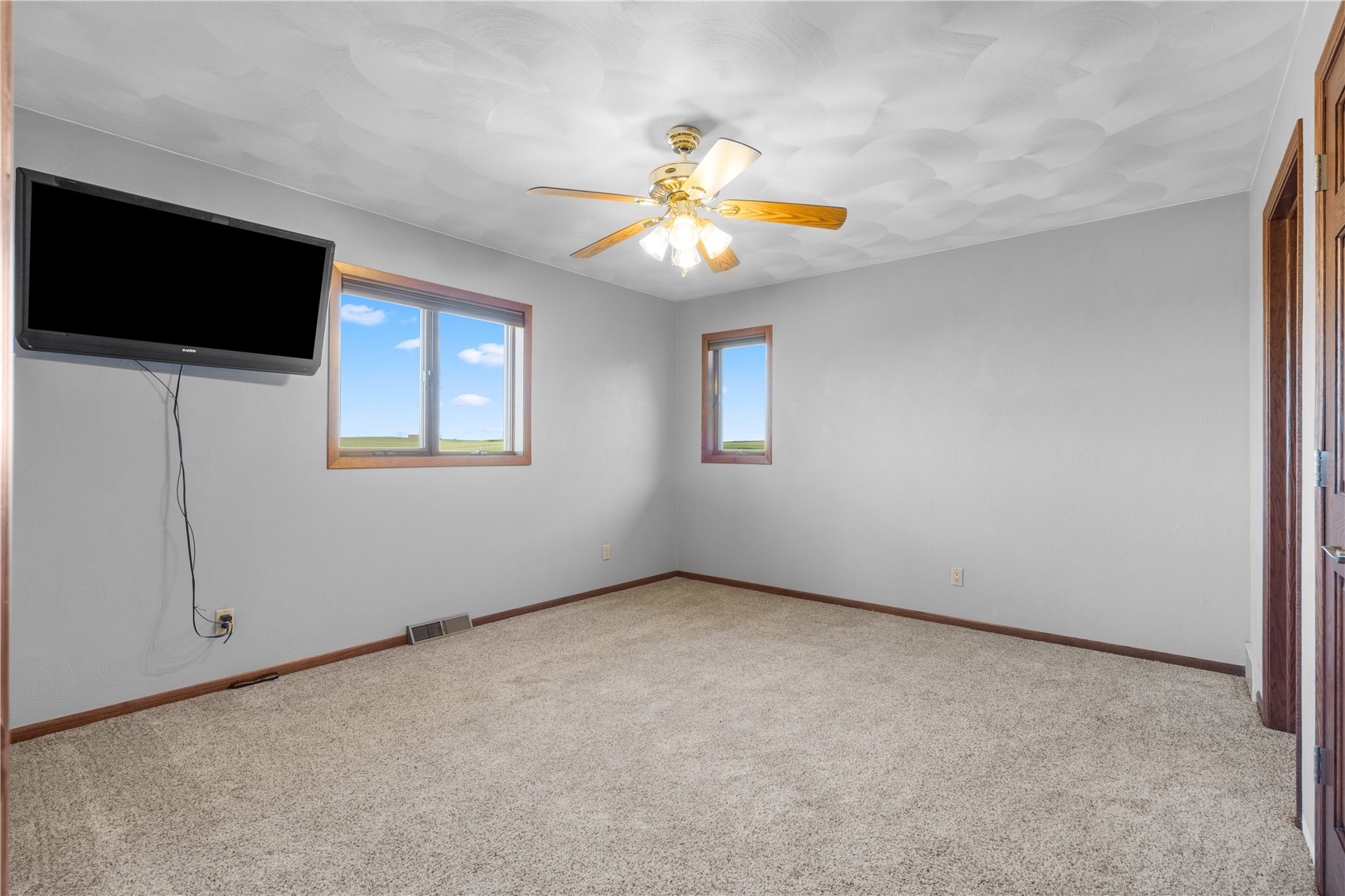 1693 265th Avenue Earlville IA 52041