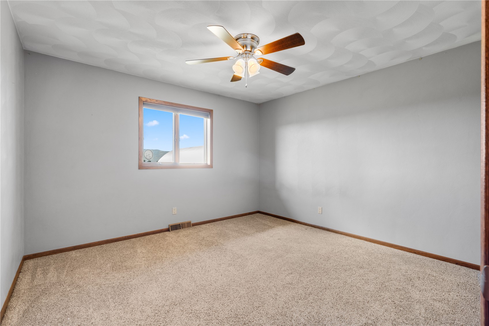 1693 265th Avenue Earlville IA 52041
