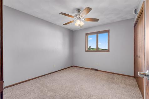 1693 265th Avenue Earlville IA 52041