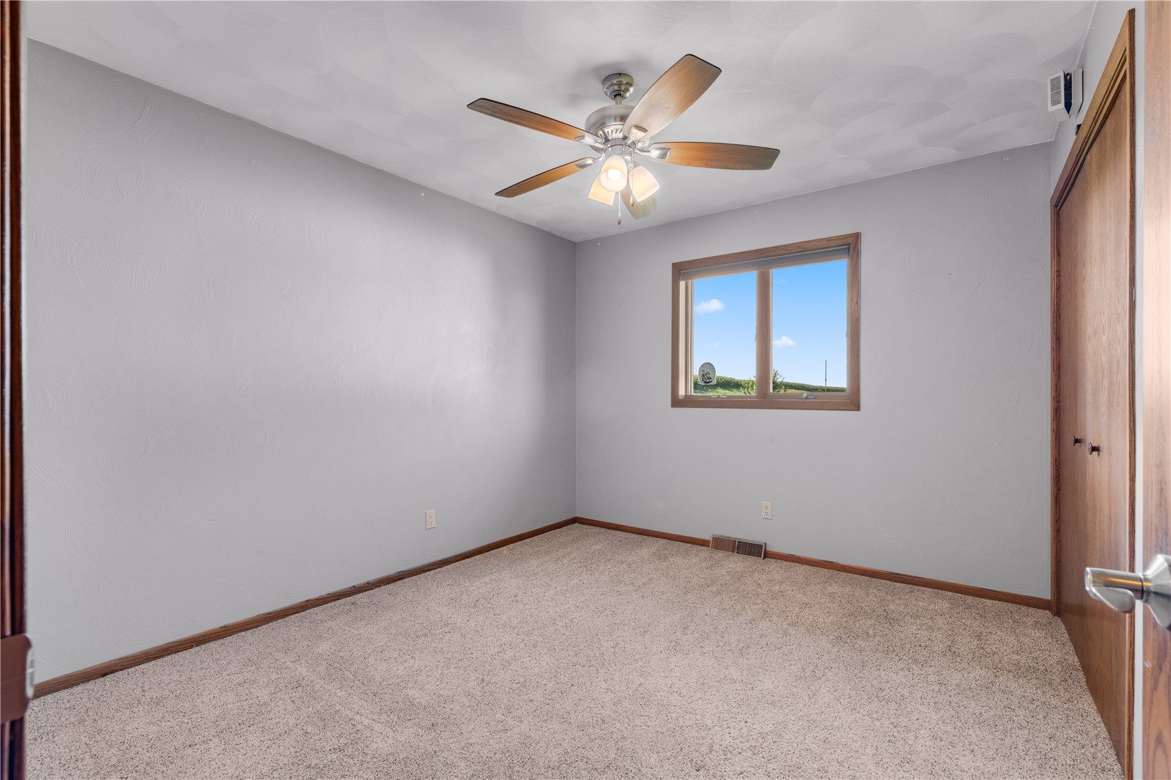 1693 265th Avenue Earlville IA 52041
