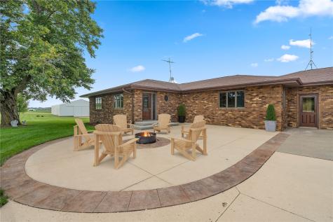 1693 265th Avenue Earlville IA 52041