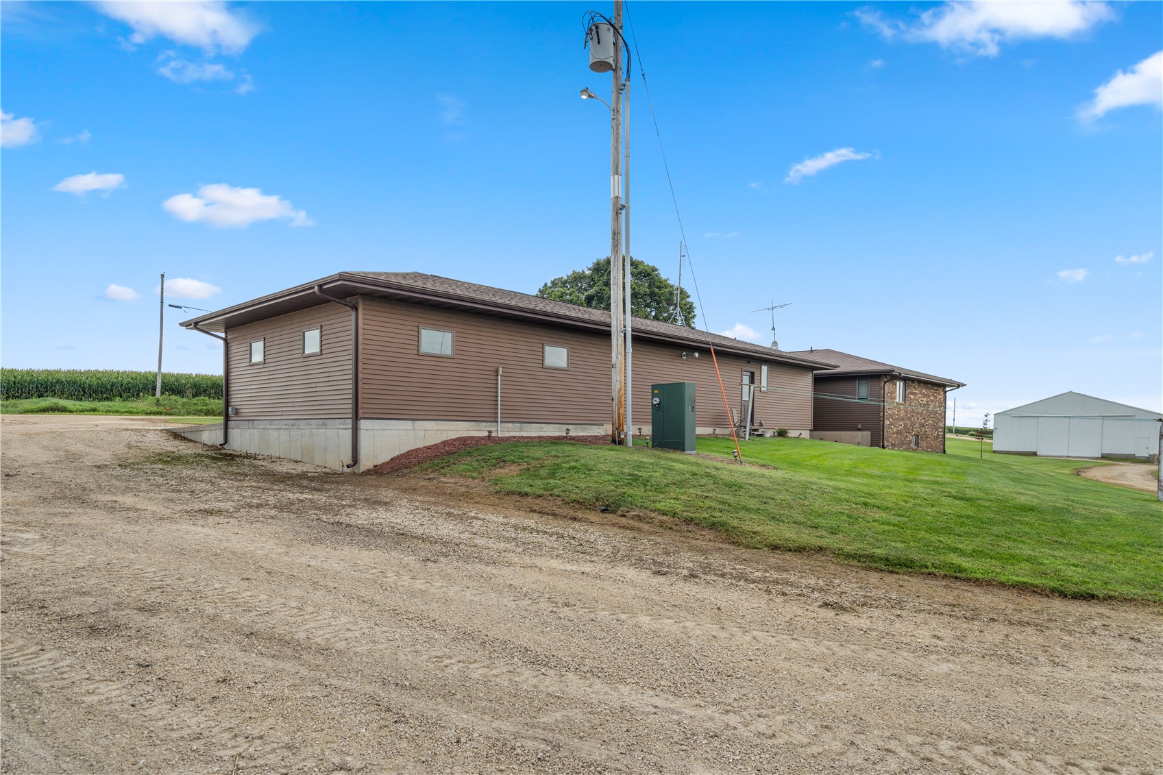 1693 265th Avenue Earlville IA 52041