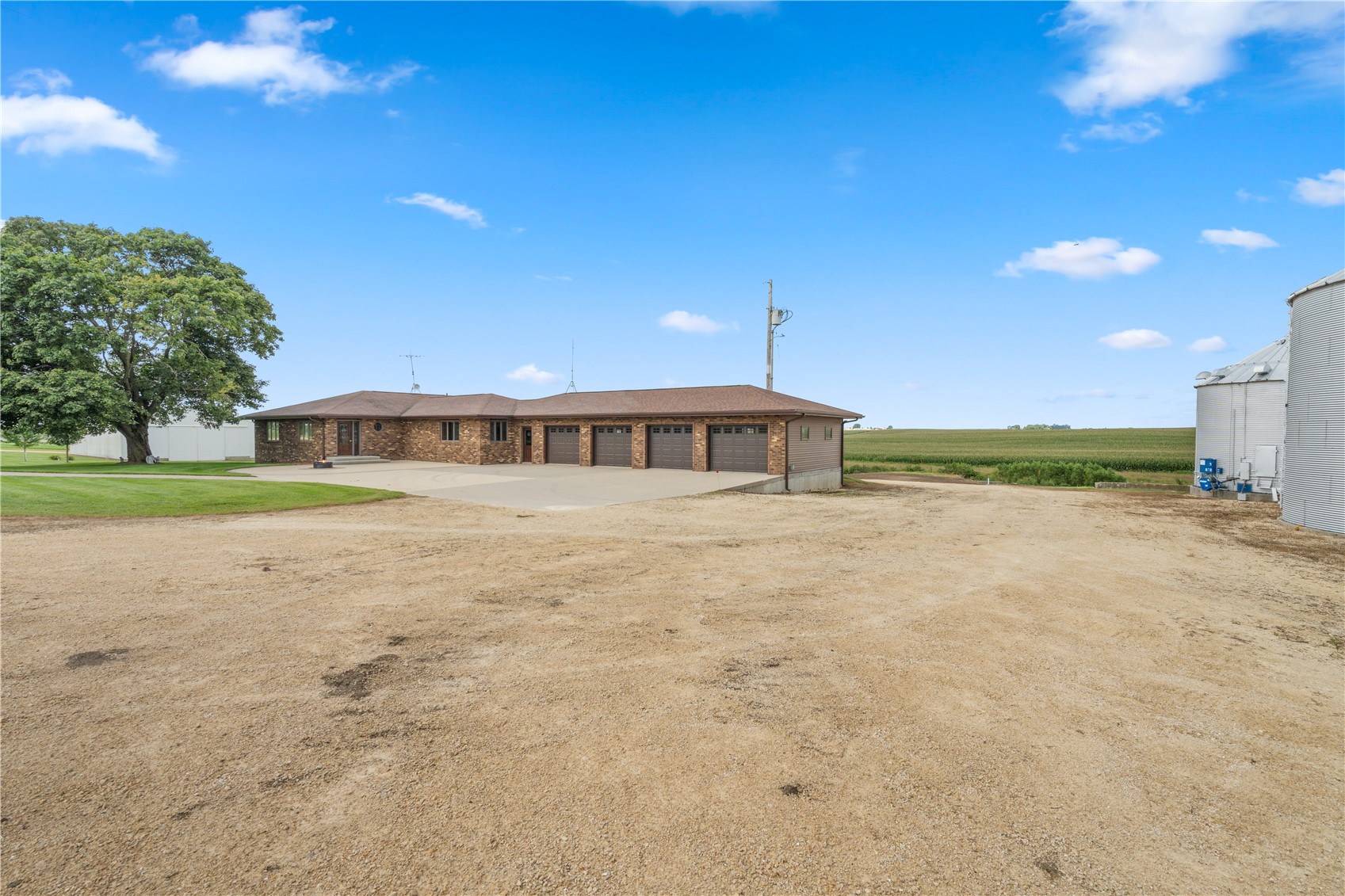 1693 265th Avenue Earlville IA 52041