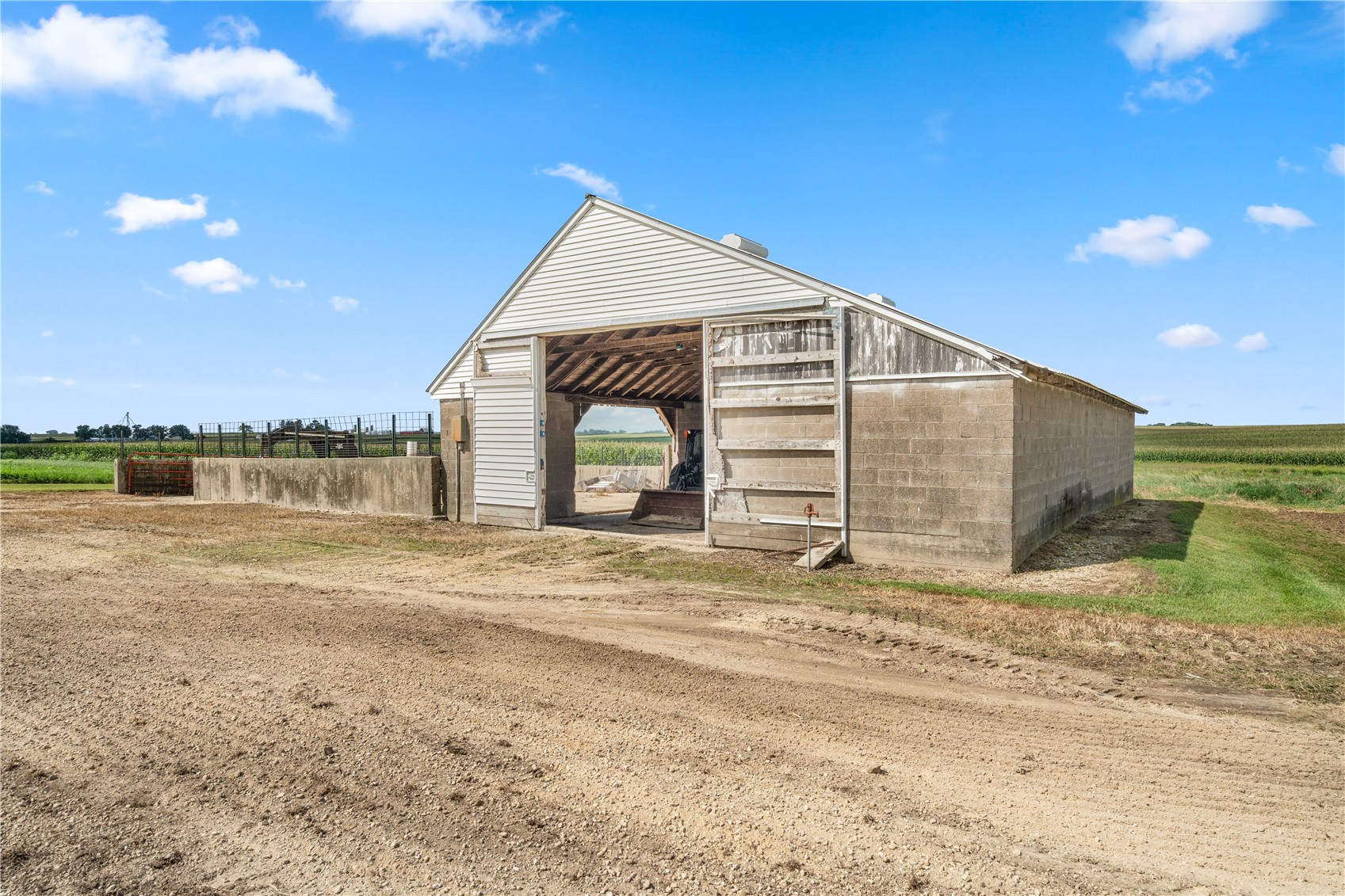 1693 265th Avenue Earlville IA 52041