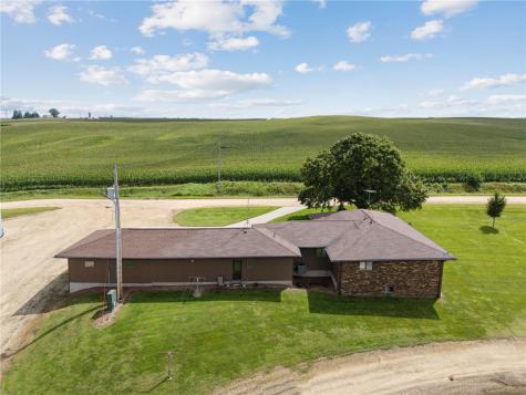 1693 265th Avenue Earlville IA 52041