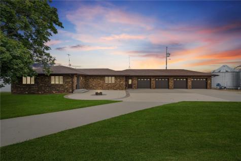 1693 265th Avenue Earlville IA 52041