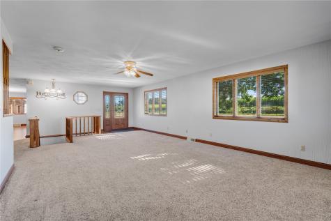 1693 265th Avenue Earlville IA 52041