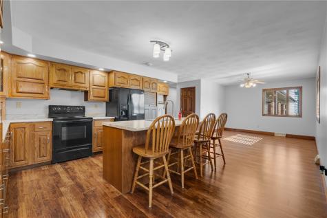 1693 265th Avenue Earlville IA 52041