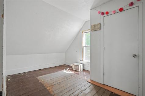 106 3rd Avenue E Coggon IA 52218