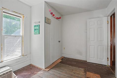 106 3rd Avenue E Coggon IA 52218
