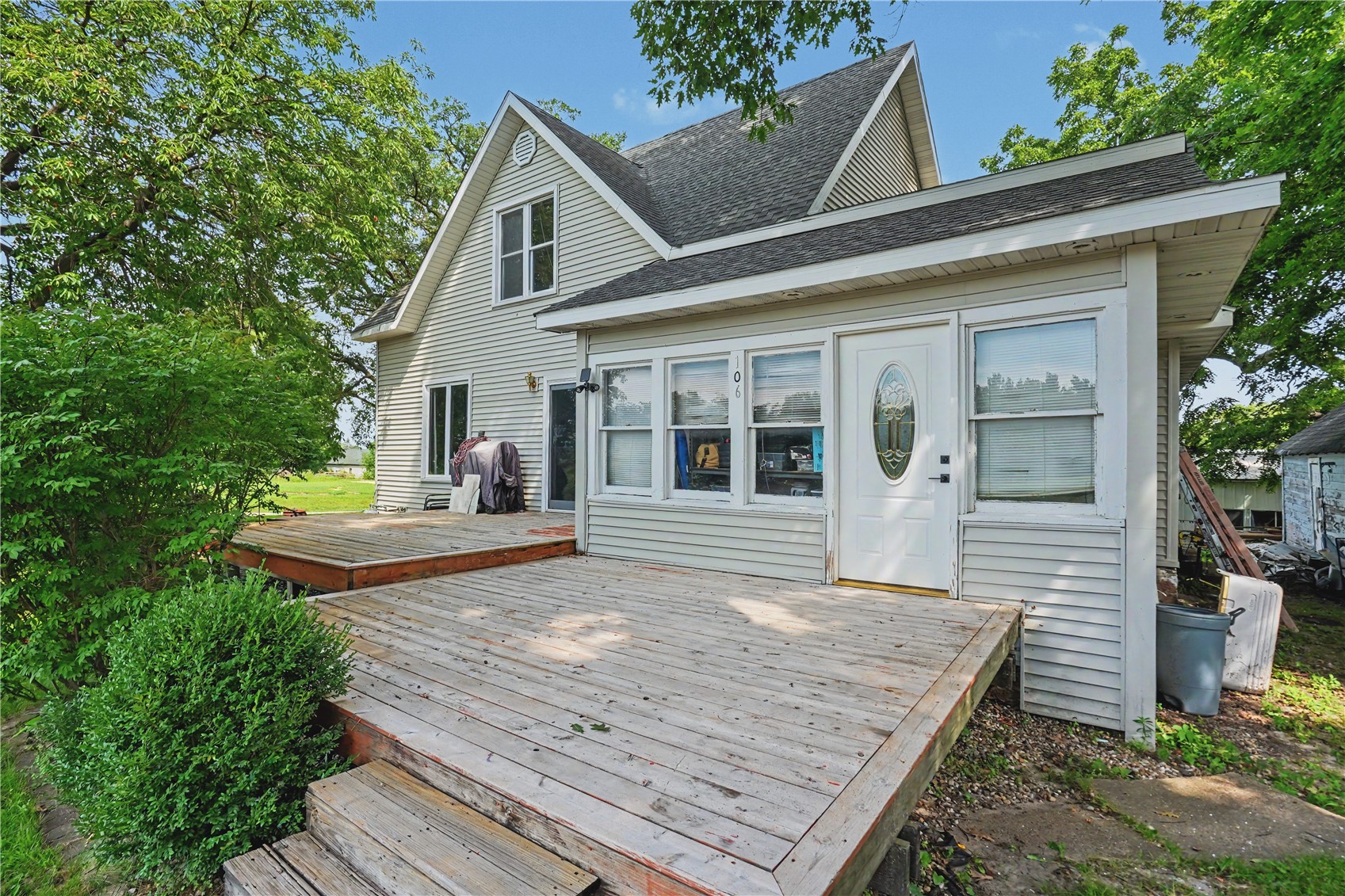 106 3rd Avenue E Coggon IA 52218