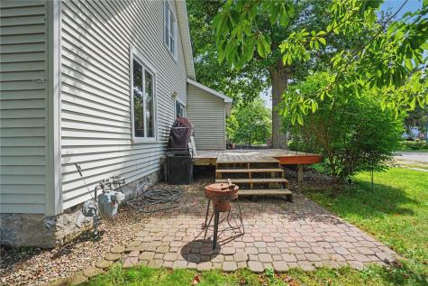 106 3rd Avenue E Coggon IA 52218