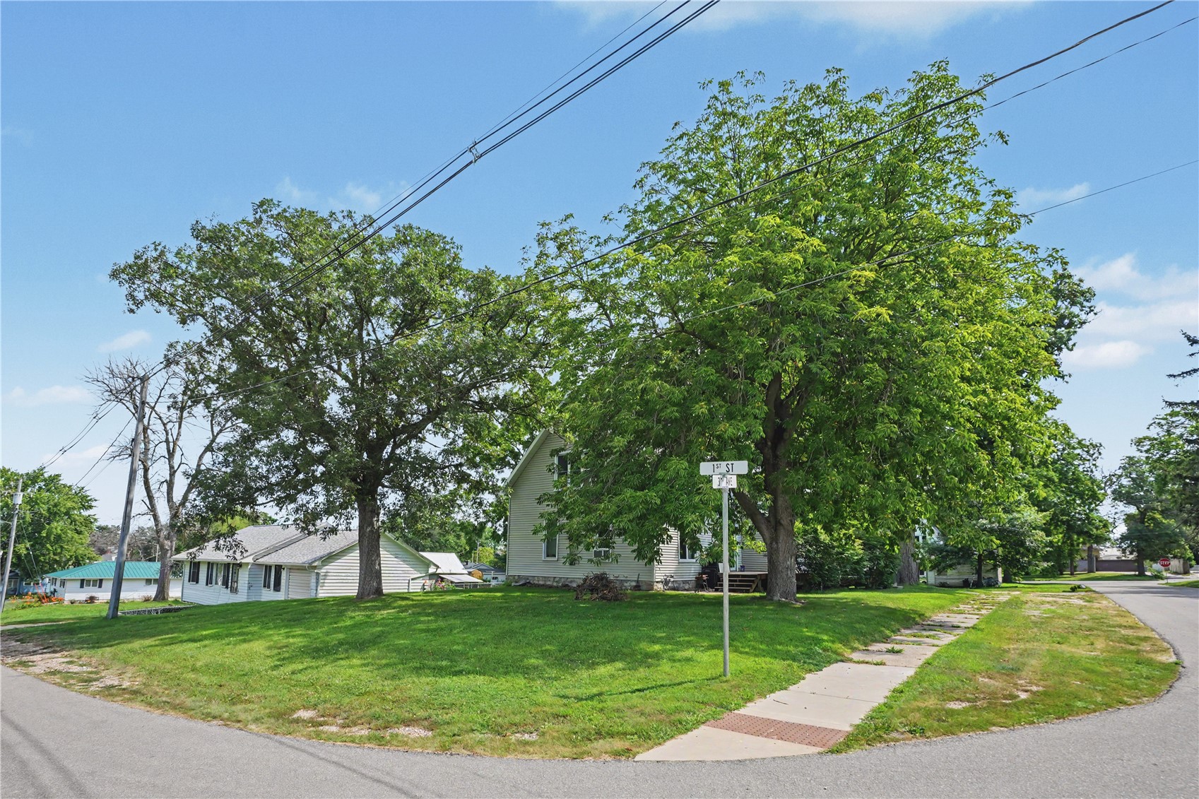 106 3rd Avenue E Coggon IA 52218