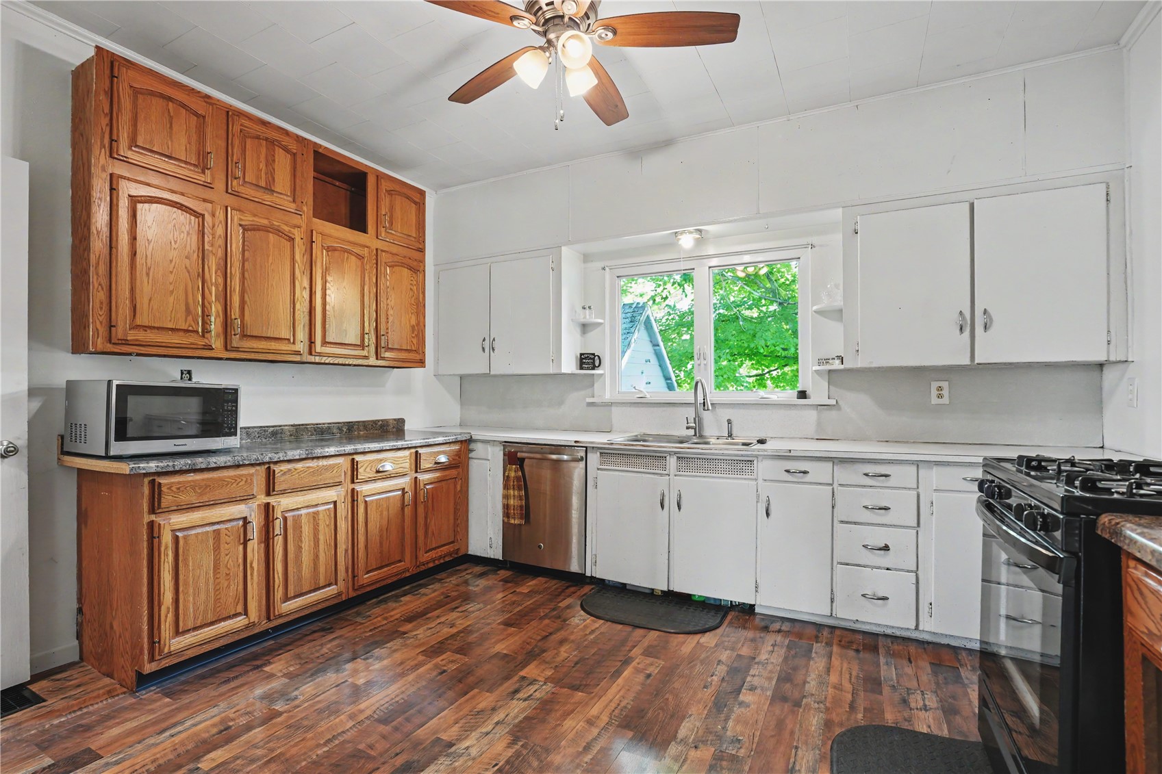106 3rd Avenue E Coggon IA 52218