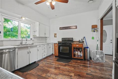 106 3rd Avenue E Coggon IA 52218