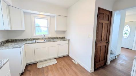 17765 E Main Street IA 52252