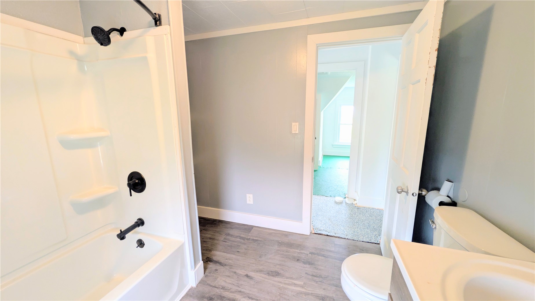 17765 E Main Street IA 52252