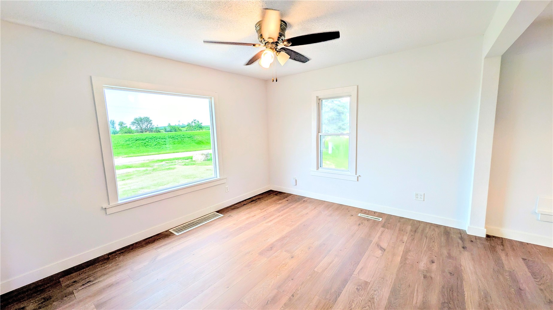 17765 E Main Street IA 52252