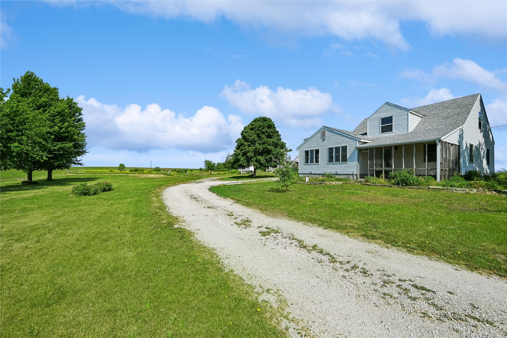 6719 25th Avenue Van Horne IA 52346