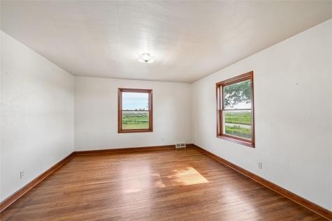 6719 25th Avenue Van Horne IA 52346