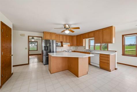 6719 25th Avenue Van Horne IA 52346