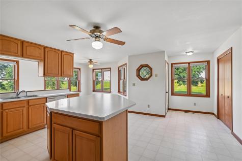 6719 25th Avenue Van Horne IA 52346