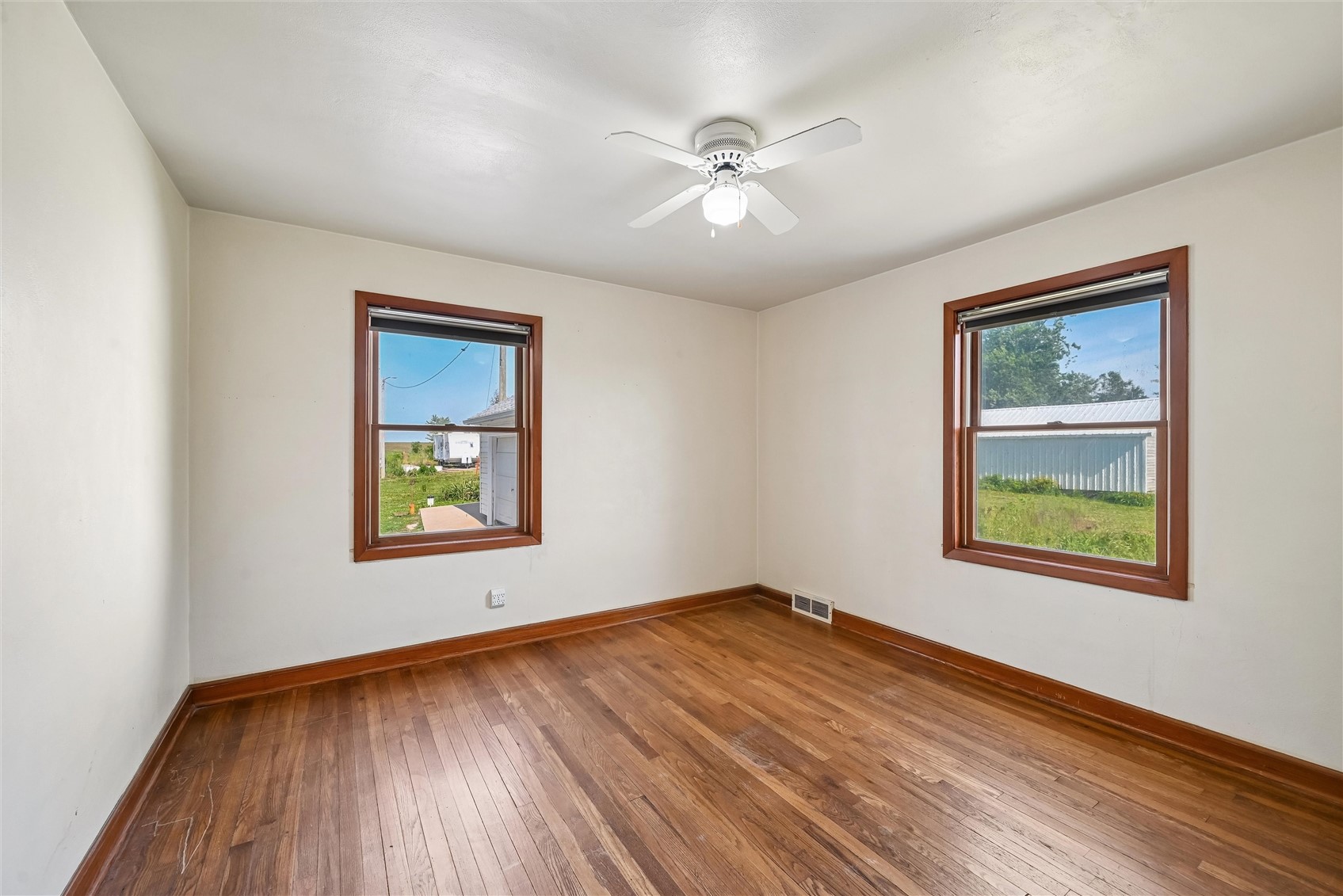 6719 25th Avenue Van Horne IA 52346
