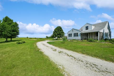 6719 25th Avenue Van Horne IA 52346