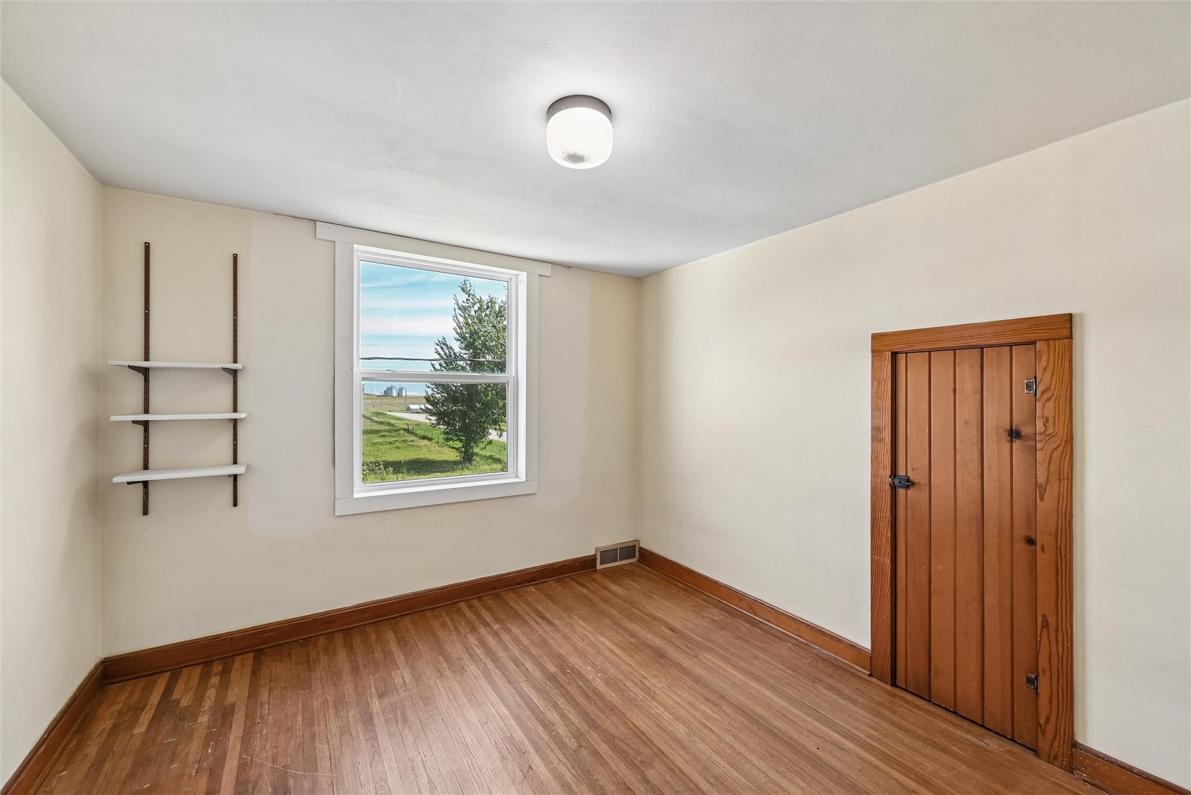 6719 25th Avenue Van Horne IA 52346