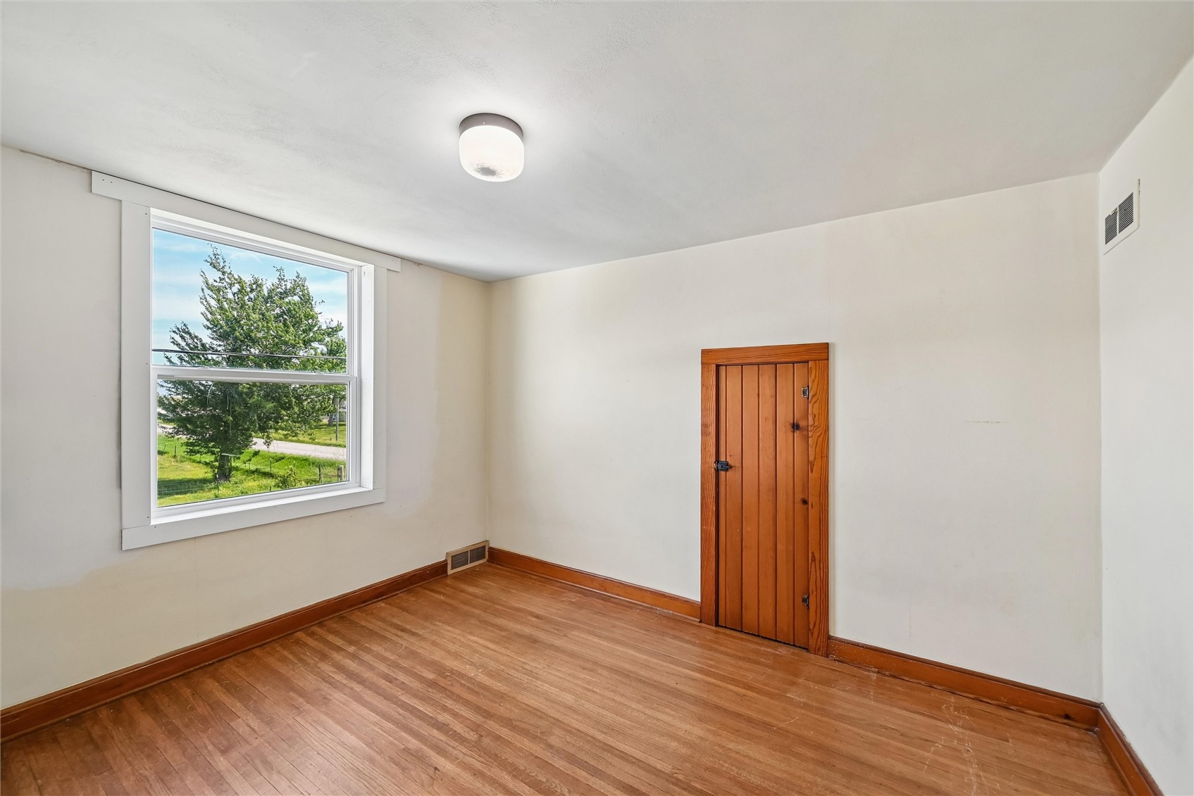 6719 25th Avenue Van Horne IA 52346