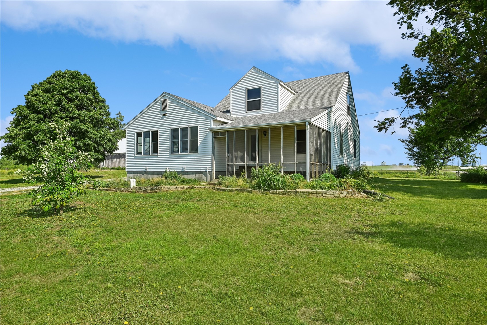 6719 25th Avenue Van Horne IA 52346