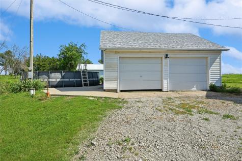 6719 25th Avenue Van Horne IA 52346