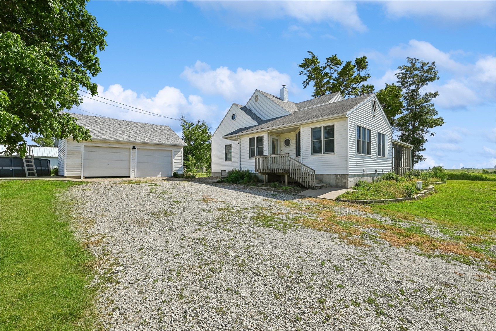 6719 25th Avenue Van Horne IA 52346