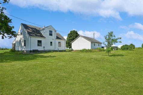 6719 25th Avenue Van Horne IA 52346