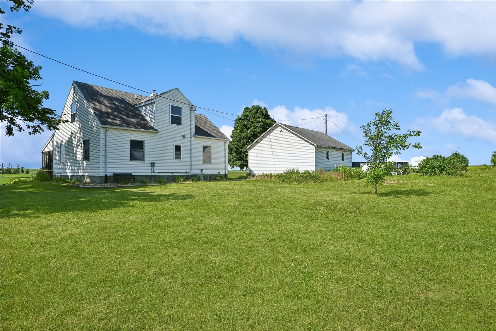 6719 25th Avenue Van Horne IA 52346