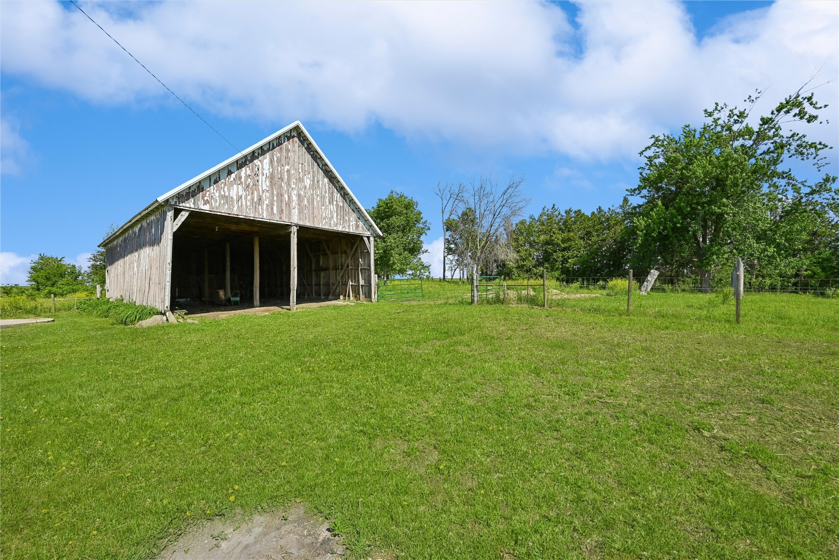 6719 25th Avenue Van Horne IA 52346