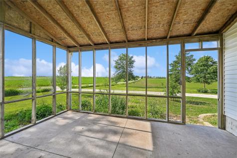 6719 25th Avenue Van Horne IA 52346