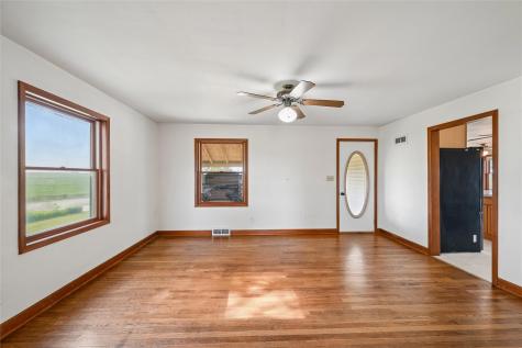 6719 25th Avenue Van Horne IA 52346