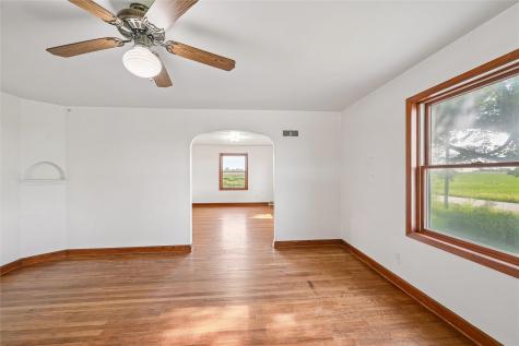 6719 25th Avenue Van Horne IA 52346