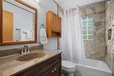 1295 33rd Street NE Cedar Rapids IA 52402