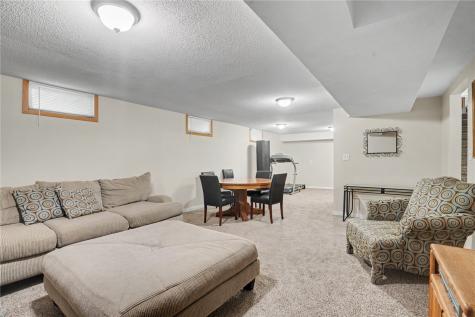 1295 33rd Street NE Cedar Rapids IA 52402