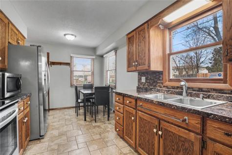 1295 33rd Street NE Cedar Rapids IA 52402