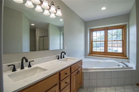 2050 Sky View Drive Marion IA 52302