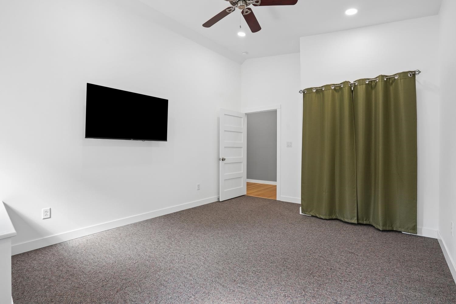 5710 32nd Avenue Center Point IA 52213