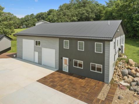 5710 32nd Avenue Center Point IA 52213