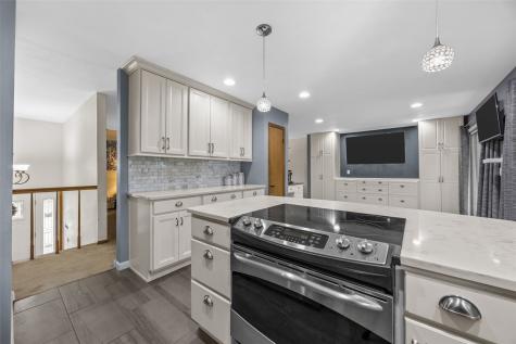 2023 Sandalwood Drive NE Cedar Rapids IA 52402