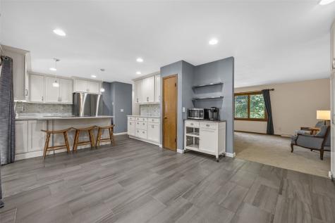 2023 Sandalwood Drive NE Cedar Rapids IA 52402