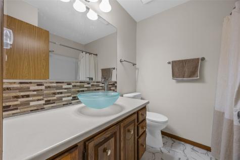 2023 Sandalwood Drive NE Cedar Rapids IA 52402
