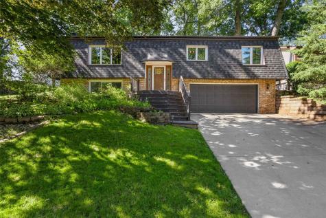 2023 Sandalwood Drive NE Cedar Rapids IA 52402