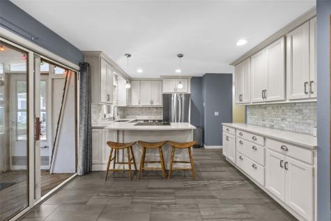 2023 Sandalwood Drive NE Cedar Rapids IA 52402